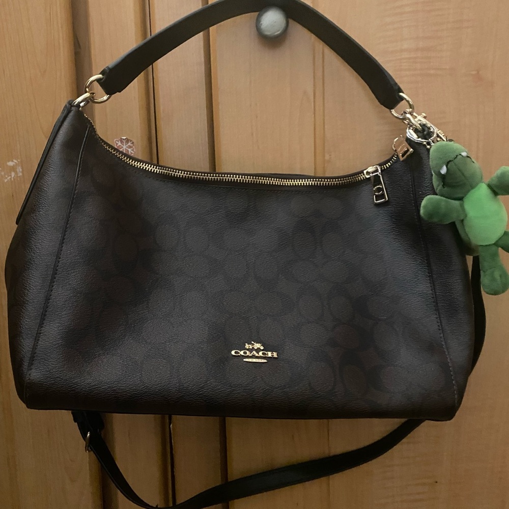 Coach shoulder/crossbody bag very great condition